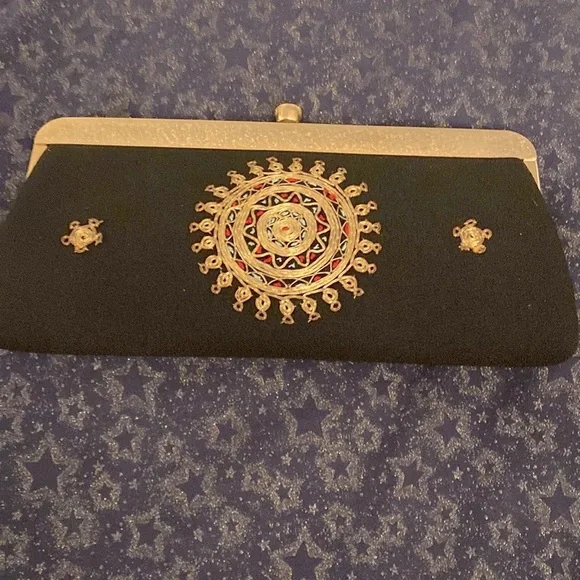 Gorgeous vintage clutch black and gold - good condition - great find - Picture 1 of 6